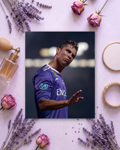 Cuadro de Futbolista en Jersey Morado, en vinilo sobre madera